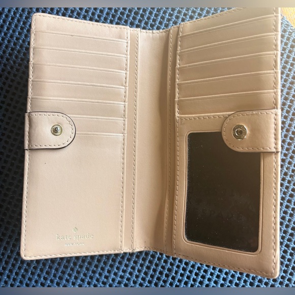 Kate Spade New York Black/Nude Pebbled Leather Bifold Wallet Gold Hardware - Picture 5 of 9